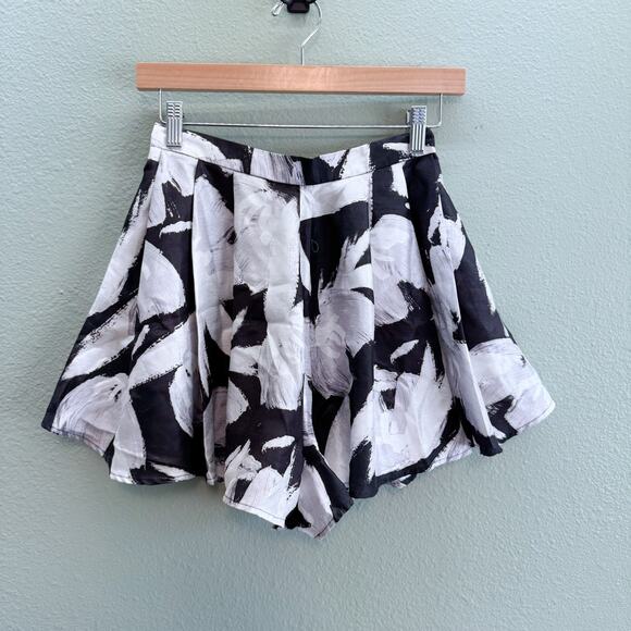 C/MEO Collective Black + Silver Floral Print Wide Shorts - Small - Picture 1 of 8